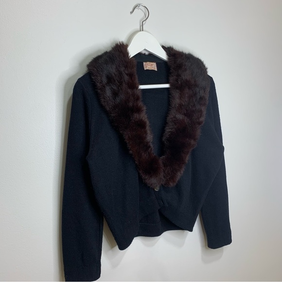Black Real Fur Collar Cropped Knit Cardigan - Picture 2 of 12